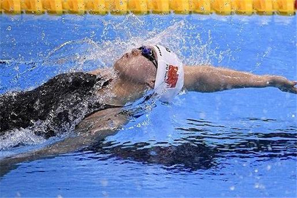 仰泳如何避免嗆水 先找準(zhǔn)嗆水原因 仰泳如何避免嗆水 先找準(zhǔn)嗆水原因
