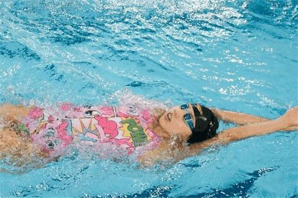 仰泳為什么浮不起來 原因是這樣 仰泳為什么浮不起來 原因是這樣