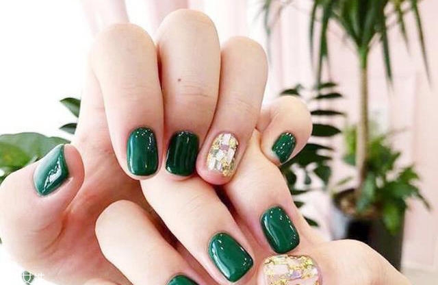 低調(diào)顯白美甲圖片 有魅力顯白美甲 低調(diào)顯白美甲圖片 有魅力顯白美甲