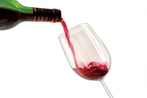 女性喝紅酒美容，一天喝多少比較好