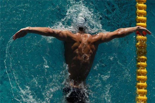 蝶泳適合女孩學(xué)嗎 看個(gè)人身體素質(zhì) 蝶泳適合女孩學(xué)嗎 看個(gè)人身體素質(zhì)
