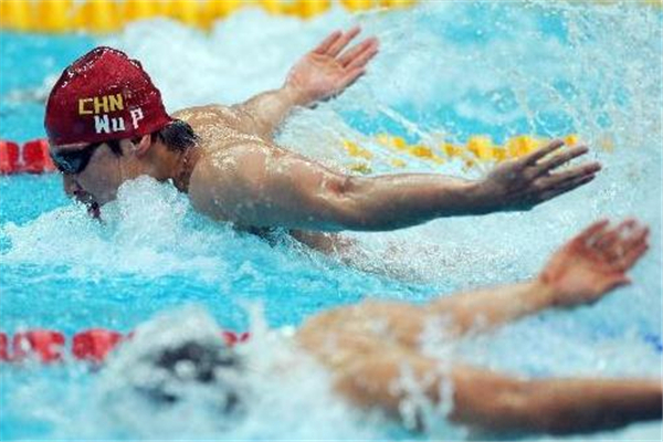 蝶泳和自由泳哪個(gè)快 自由泳更快 蝶泳和自由泳哪個(gè)快 自由泳更快