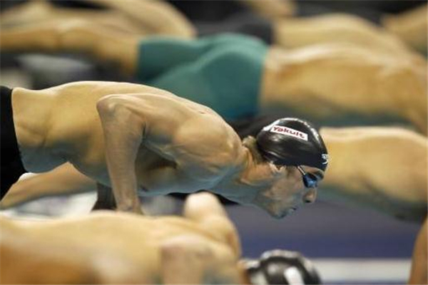 蝶泳和自由泳哪個(gè)快 自由泳更快 蝶泳和自由泳哪個(gè)快 自由泳更快