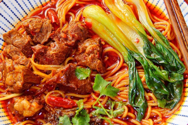 牛肉面里加什么配菜 這個菜很好吃