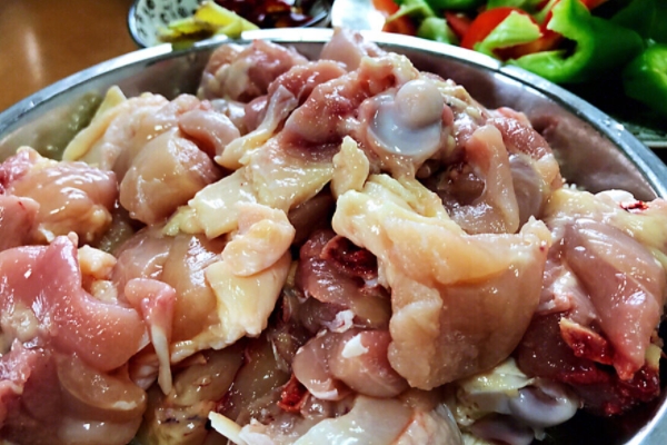 黃燜雞要燜多久 看是什么雞肉 黃燜雞要燜多久 看是什么雞肉