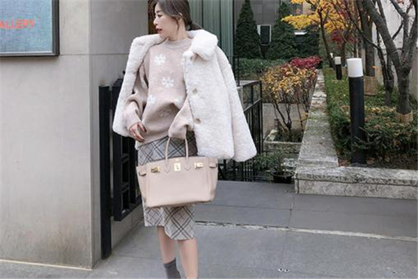 毛衣搭配什么外套好看 這幾種不會(huì)過時(shí) 毛衣搭配什么外套好看 這幾種不會(huì)過時(shí)