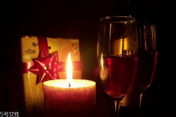 女性喝紅酒美容，一天喝多少比較好