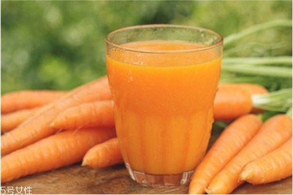 胡蘿卜汁喝多了有什么副作用 胡蘿卜的營(yíng)養(yǎng)及功效 胡蘿卜汁喝多了有什么副作用 胡蘿卜的營(yíng)養(yǎng)及功效