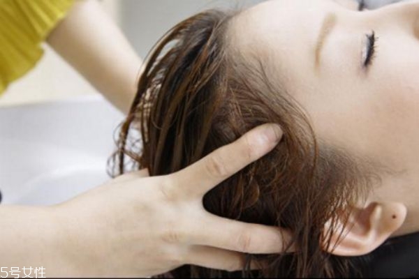 掉頭發(fā)對(duì)人有哪些影響?怎么治療好 掉頭發(fā)對(duì)人有哪些影響?怎么治療好