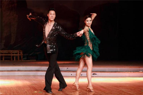 拉丁舞可以一個人跳嗎 可選擇單人拉丁 拉丁舞可以一個人跳嗎 可選擇單人拉丁