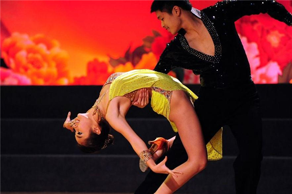 拉丁舞和肚皮舞哪個好學 后者更容易 拉丁舞和肚皮舞哪個好學 后者更容易