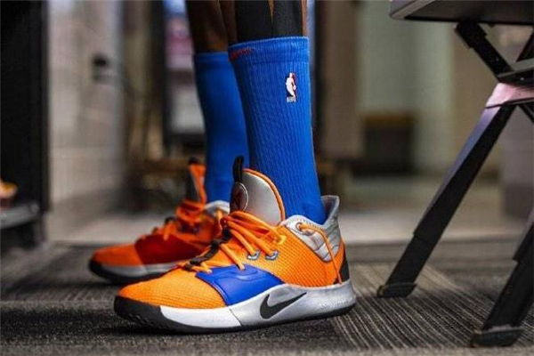 耐克pg3和pg2.5的區(qū)別 取消了魔術(shù)貼