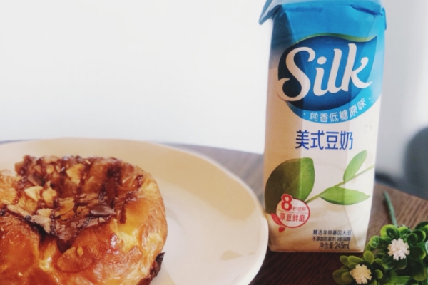 豆奶為什么這么便宜 因?yàn)樵媳阋? alt=