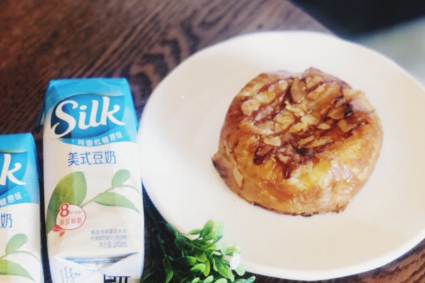 豆奶為什么這么便宜 因?yàn)樵媳阋? alt=