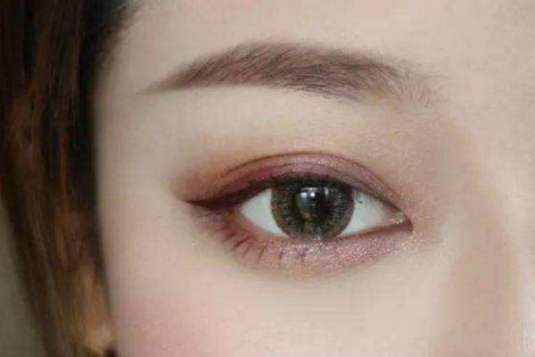 睫毛打底膏用卸妝水卸的掉嗎 睫毛打底膏怎么卸的干凈