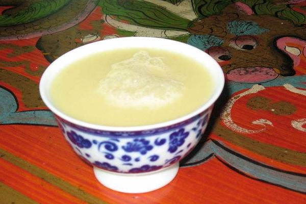 酥油茶是哪個(gè)民族的特色食品 藏族美食 酥油茶是哪個(gè)民族的特色食品 藏族美食