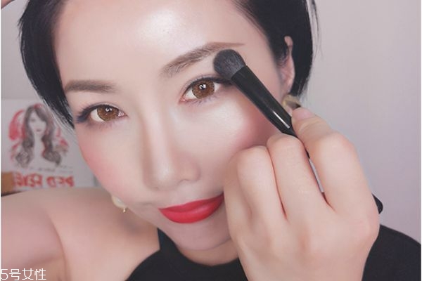 高光側(cè)影怎么什么牌子好 高光粉的用法 高光側(cè)影怎么什么牌子好 高光粉的用法