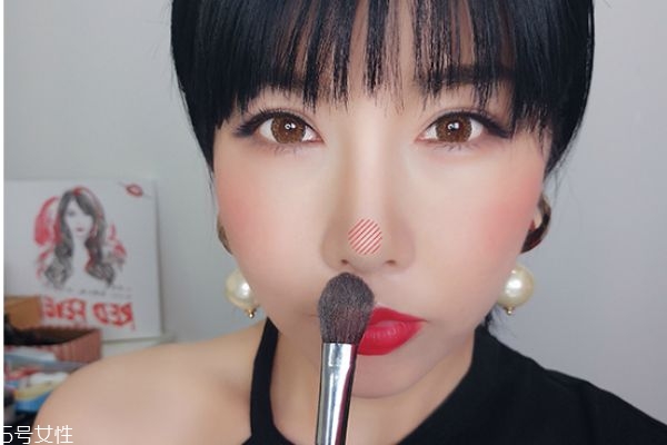 高光側(cè)影怎么什么牌子好 高光粉的用法 高光側(cè)影怎么什么牌子好 高光粉的用法