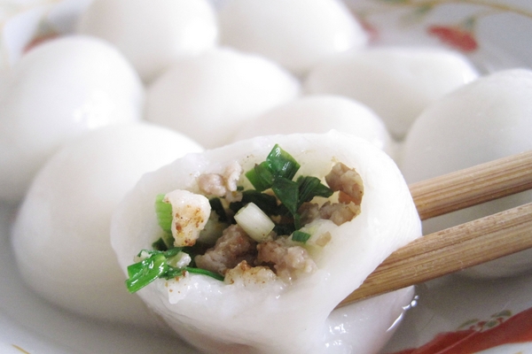 做魚丸為什么要放油 為了讓魚丸更好吃 做魚丸為什么要放油 為了讓魚丸更好吃