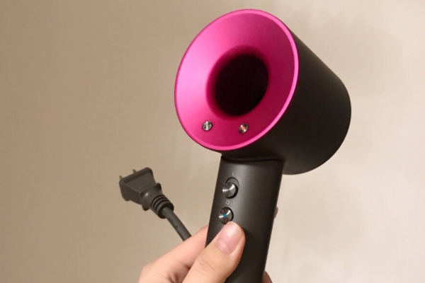 吹風機要怎么選擇 這幾點很關(guān)鍵 吹風機要怎么選擇 這幾點很關(guān)鍵