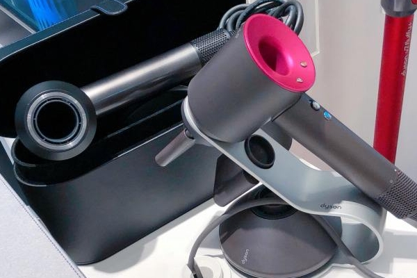 吹風(fēng)機(jī)能吹衣服嗎 對(duì)衣服有傷害 吹風(fēng)機(jī)能吹衣服嗎 對(duì)衣服有傷害