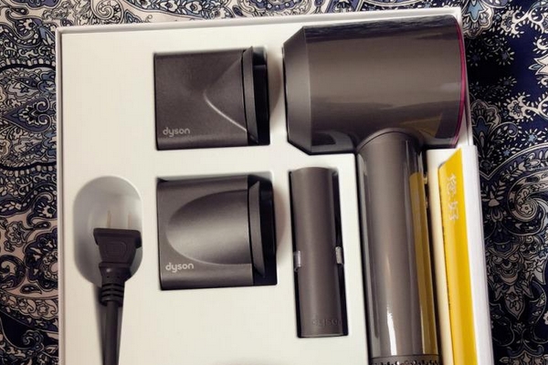 吹風(fēng)機(jī)能吹衣服嗎 對(duì)衣服有傷害 吹風(fēng)機(jī)能吹衣服嗎 對(duì)衣服有傷害