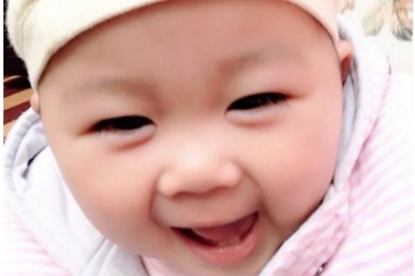 寶寶眼皮上有個小疙瘩是怎么回事 寶寶眼皮上有個小疙瘩是怎么回事