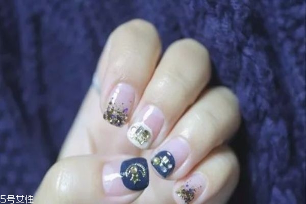法式甜心新娘美甲怎么做 藍(lán)色法式美甲教程 法式甜心新娘美甲怎么做 藍(lán)色法式美甲教程