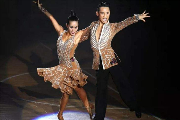 拉丁舞會(huì)讓小腿變粗嗎 發(fā)力方式要正確 拉丁舞會(huì)讓小腿變粗嗎 發(fā)力方式要正確