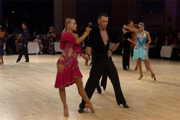 拉丁舞和國標(biāo)舞的區(qū)別 要學(xué)會(huì)區(qū)分