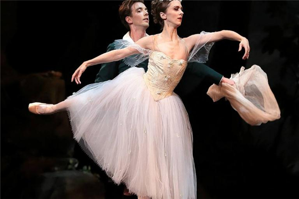 芭蕾舞怎么立腳尖 不要急于求成 芭蕾舞怎么立腳尖 不要急于求成