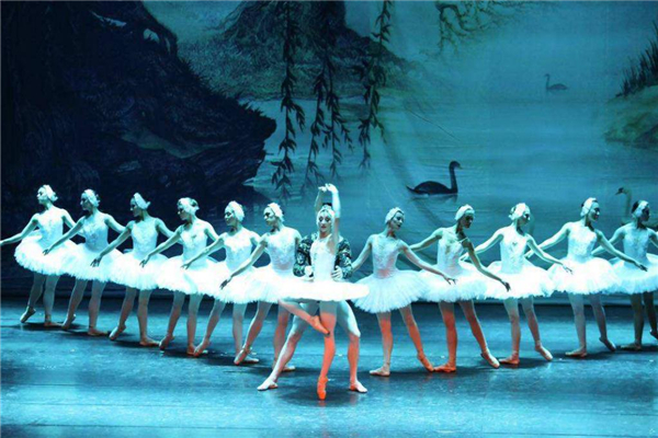 芭蕾舞怎么壓腳背 要注意這些 芭蕾舞怎么壓腳背 要注意這些