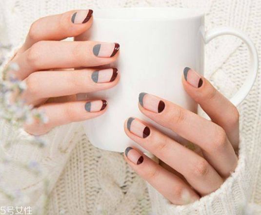 法式甜心新娘美甲怎么做 藍(lán)色法式美甲教程 法式甜心新娘美甲怎么做 藍(lán)色法式美甲教程