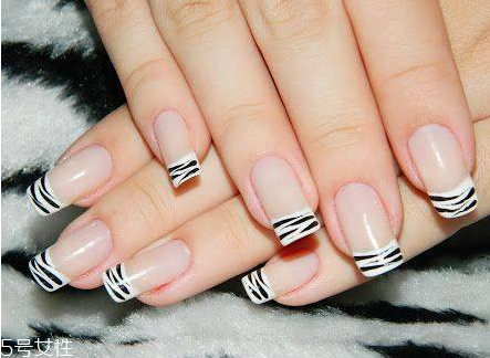 法式甜心新娘美甲怎么做 藍(lán)色法式美甲教程 法式甜心新娘美甲怎么做 藍(lán)色法式美甲教程