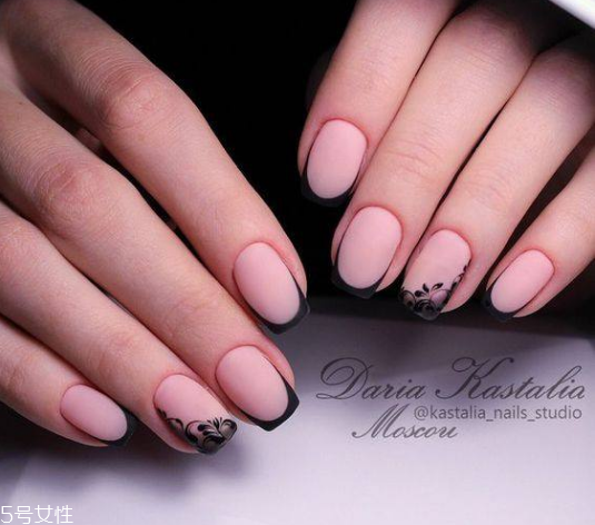 法式甜心新娘美甲怎么做 藍(lán)色法式美甲教程 法式甜心新娘美甲怎么做 藍(lán)色法式美甲教程