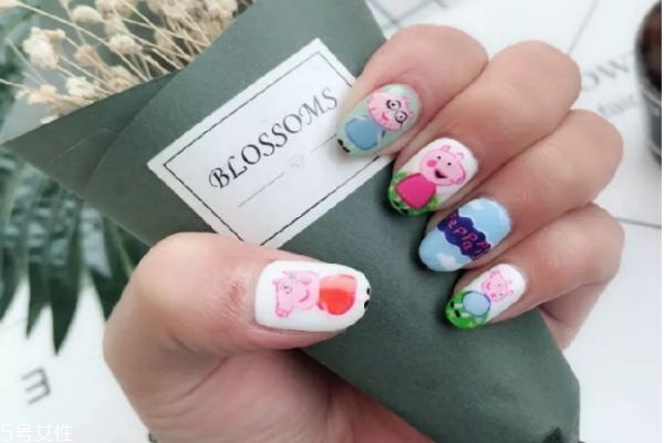 新年美甲怎么做 新年美甲豬圖片大全 新年美甲怎么做 新年美甲豬圖片大全