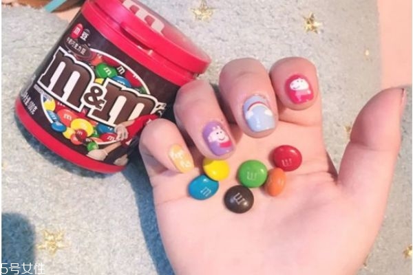新年美甲怎么做 新年美甲豬圖片大全 新年美甲怎么做 新年美甲豬圖片大全