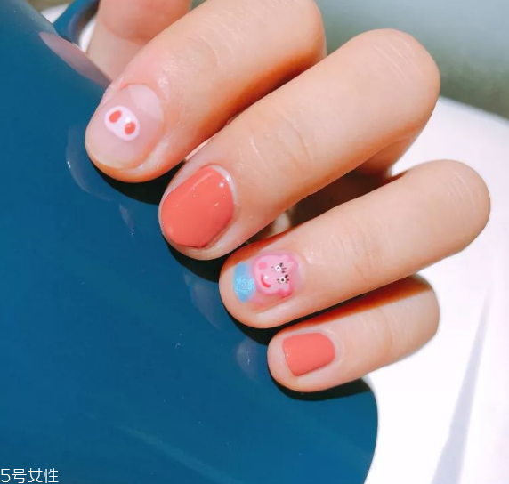 新年美甲怎么做 新年美甲豬圖片大全 新年美甲怎么做 新年美甲豬圖片大全