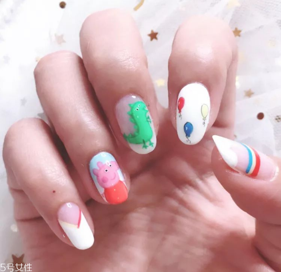 新年美甲怎么做 新年美甲豬圖片大全 新年美甲怎么做 新年美甲豬圖片大全