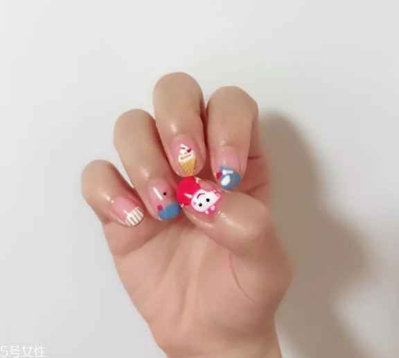 新年美甲怎么做 新年美甲豬圖片大全 新年美甲怎么做 新年美甲豬圖片大全