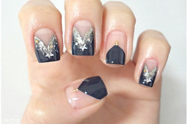 法式甜心新娘美甲怎么做 藍(lán)色法式美甲教程 法式甜心新娘美甲怎么做 藍(lán)色法式美甲教程