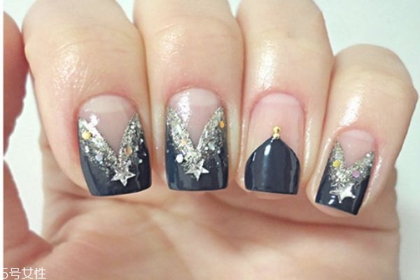 法式甜心新娘美甲怎么做 藍(lán)色法式美甲教程 法式甜心新娘美甲怎么做 藍(lán)色法式美甲教程