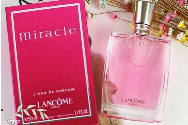蘭蔻奇跡綻放香味濃嗎 蘭蔻奇跡綻放香水留香時(shí)間 蘭蔻奇跡綻放香味濃嗎 蘭蔻奇跡綻放香水留香時(shí)間