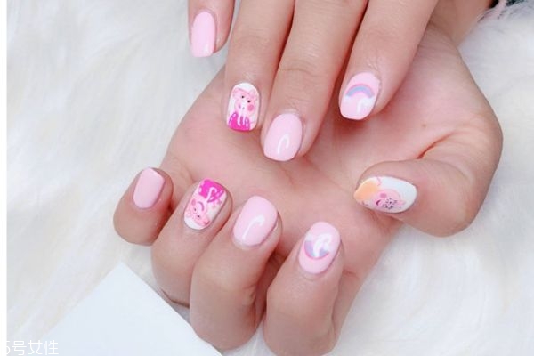 新年美甲怎么做 新年美甲豬圖片大全 新年美甲怎么做 新年美甲豬圖片大全