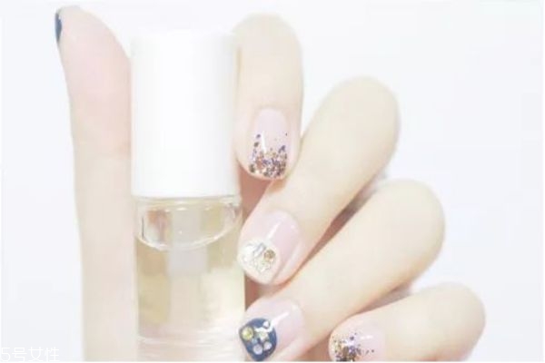 法式甜心新娘美甲怎么做 藍(lán)色法式美甲教程 法式甜心新娘美甲怎么做 藍(lán)色法式美甲教程