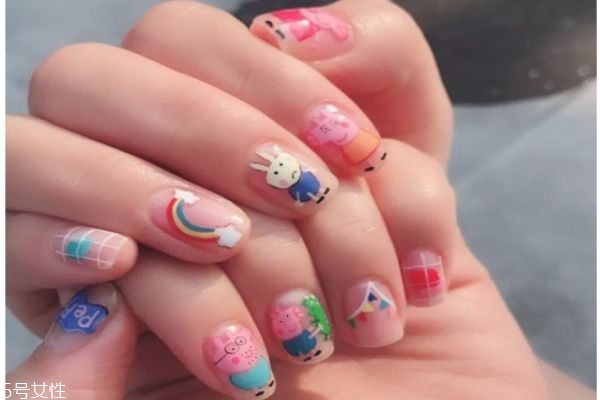 新年美甲怎么做 新年美甲豬圖片大全 新年美甲怎么做 新年美甲豬圖片大全