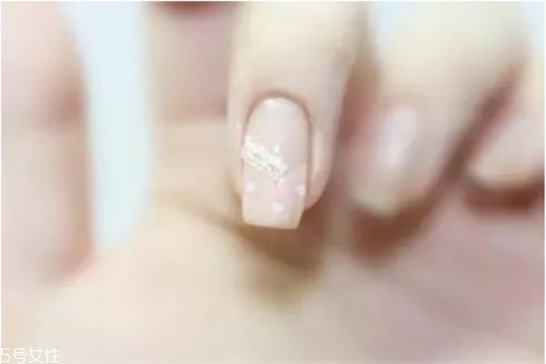 簡單撞色美甲教程 藍(lán)色星星美甲教程 簡單撞色美甲教程 藍(lán)色星星美甲教程