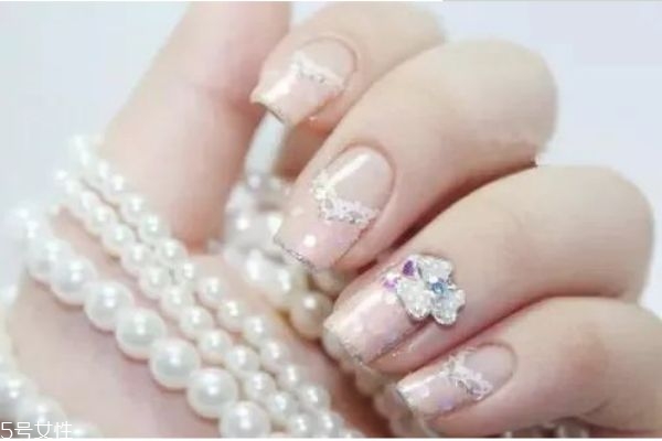 簡單撞色美甲教程 藍(lán)色星星美甲教程 簡單撞色美甲教程 藍(lán)色星星美甲教程