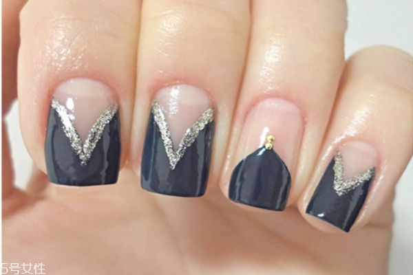 法式甜心新娘美甲怎么做 藍(lán)色法式美甲教程 法式甜心新娘美甲怎么做 藍(lán)色法式美甲教程