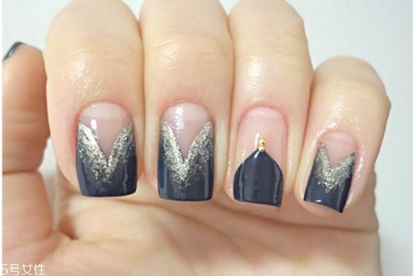 法式甜心新娘美甲怎么做 藍(lán)色法式美甲教程 法式甜心新娘美甲怎么做 藍(lán)色法式美甲教程